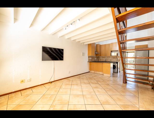 1 BEDROOM APARTMENT FOR SALE IN LONEHILL